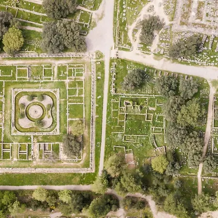 Yiannis' Maizonette - Happy *