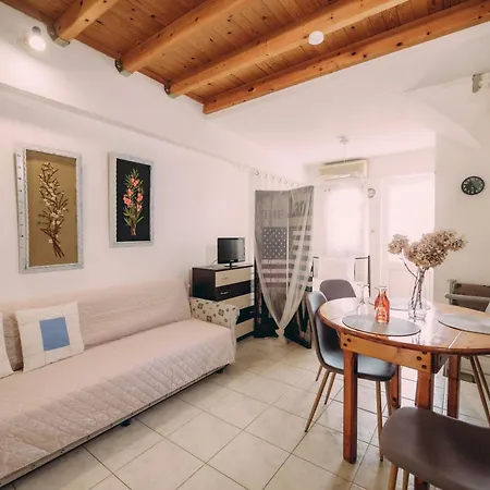 Yiannis' Maizonette - Happy 펜션 올림피아