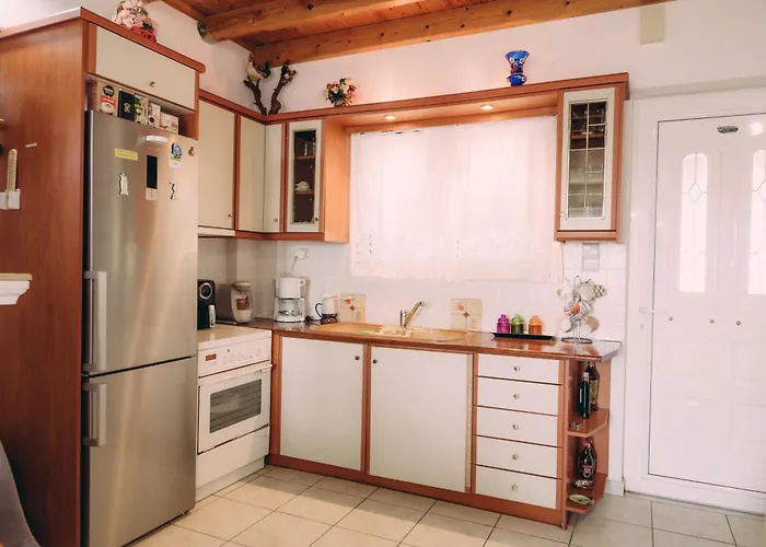 Yiannis' Maizonette - Happy * Ancient Olympia